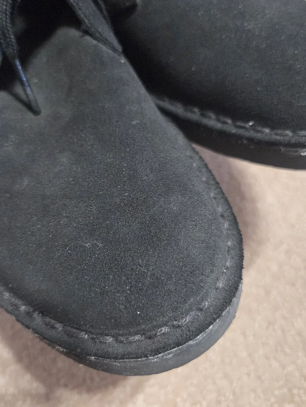 Clarks Desert Boots featuring two-eyelet lace-up chukka Suede Black Mens 8.5M